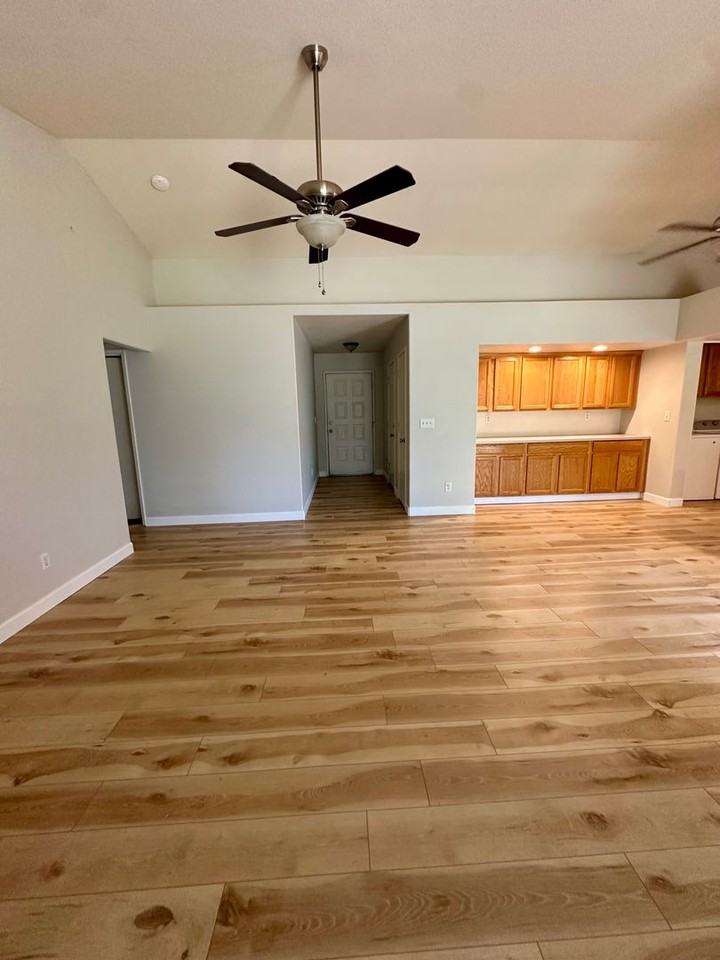 3228 Lyndsey Ln - Photo 5 of 24