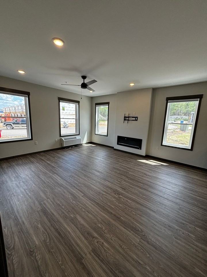 Bartlett Crossing II - Photo 4 of 28