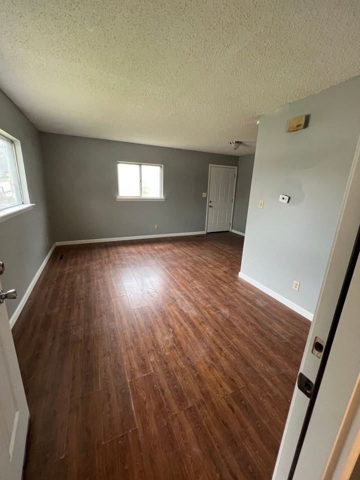 2305 N Prospect Ave - Photo 2 of 11