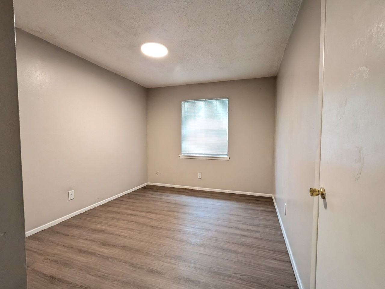 236 Greenwood Ave - Photo 2 of 8