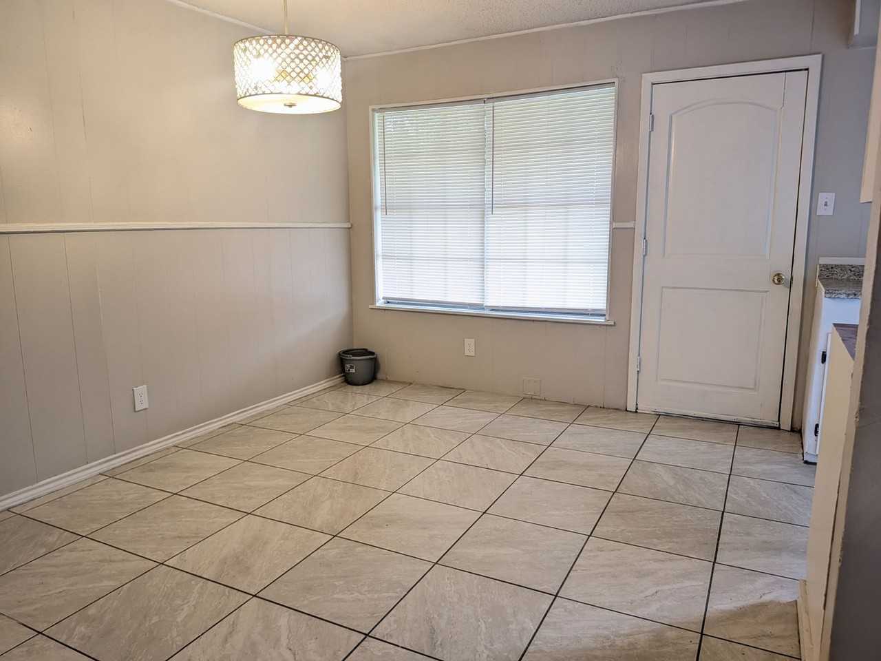 236 Greenwood Ave - Photo 4 of 8