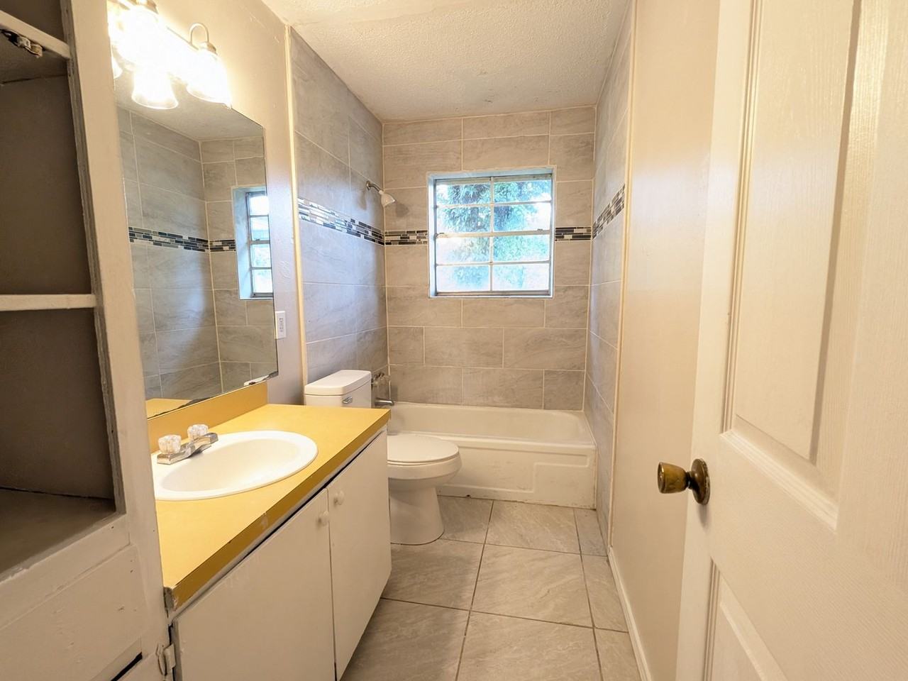 236 Greenwood Ave - Photo 5 of 8
