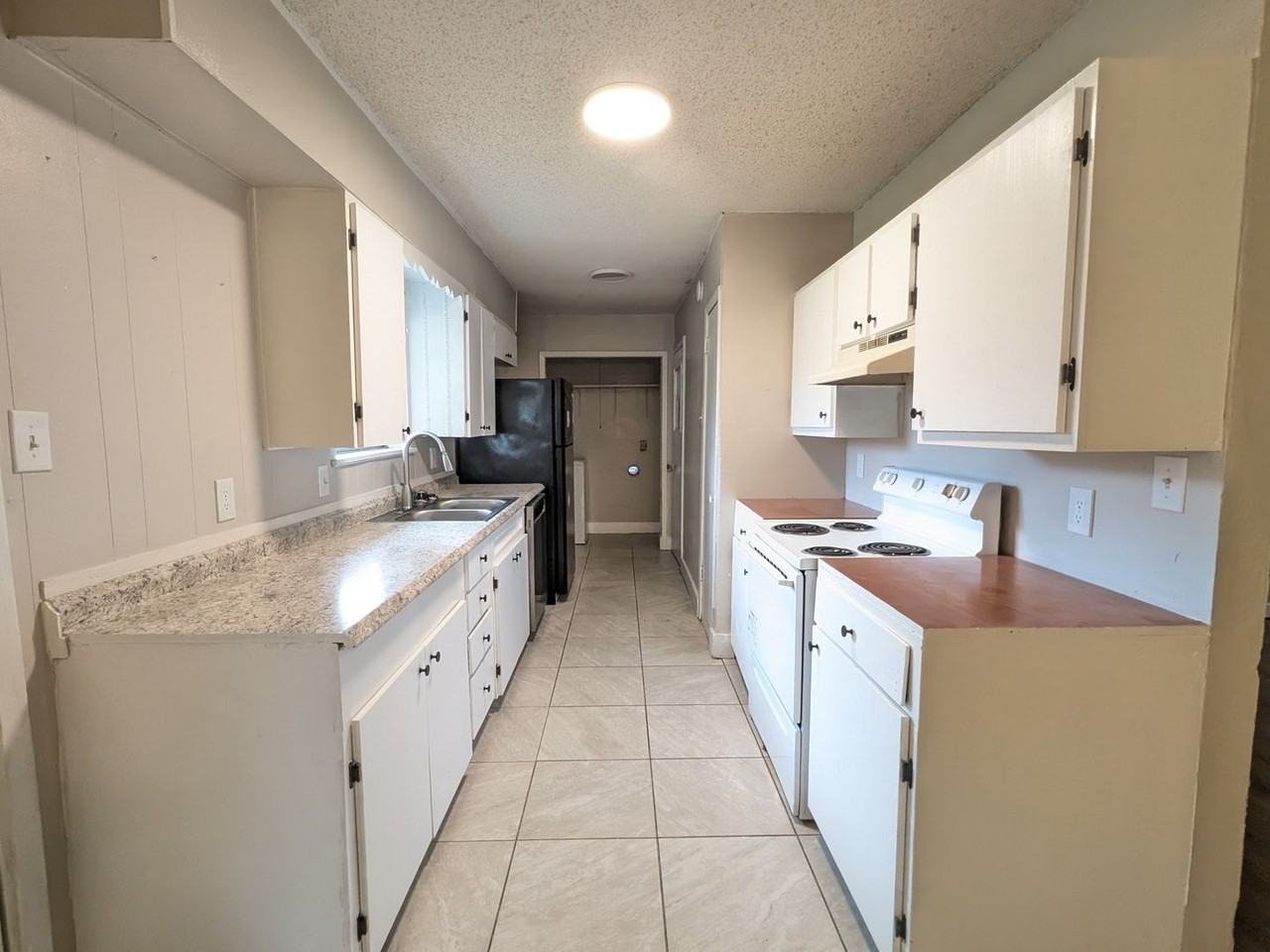 236 Greenwood Ave - Photo 7 of 8