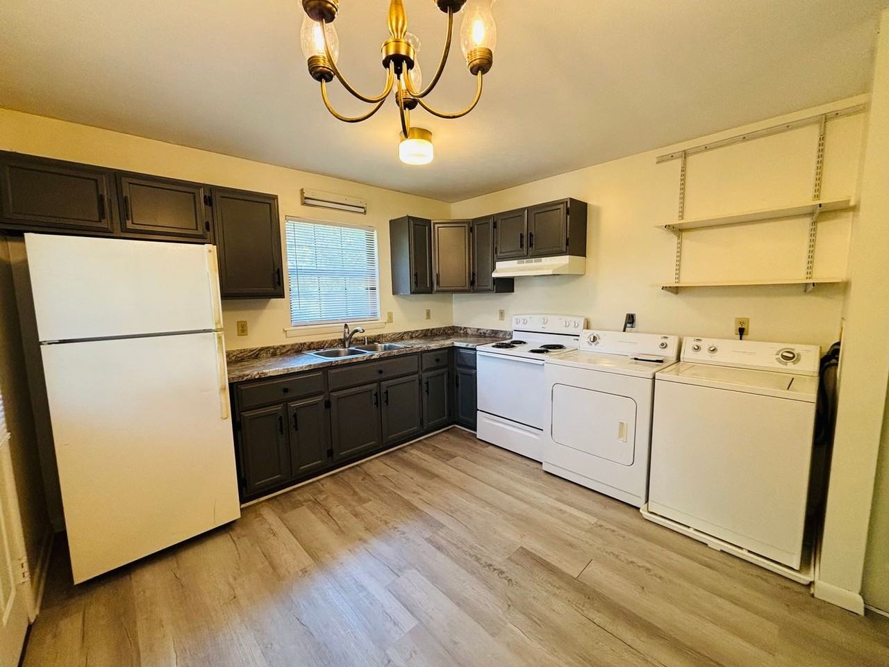 145A Thelma Ln - Photo 6 of 12