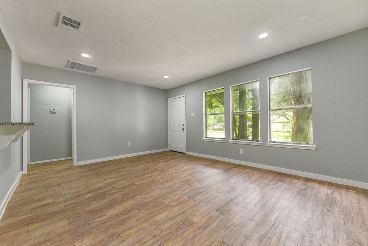 8323 Lapanto Ln - Photo 2 of 11