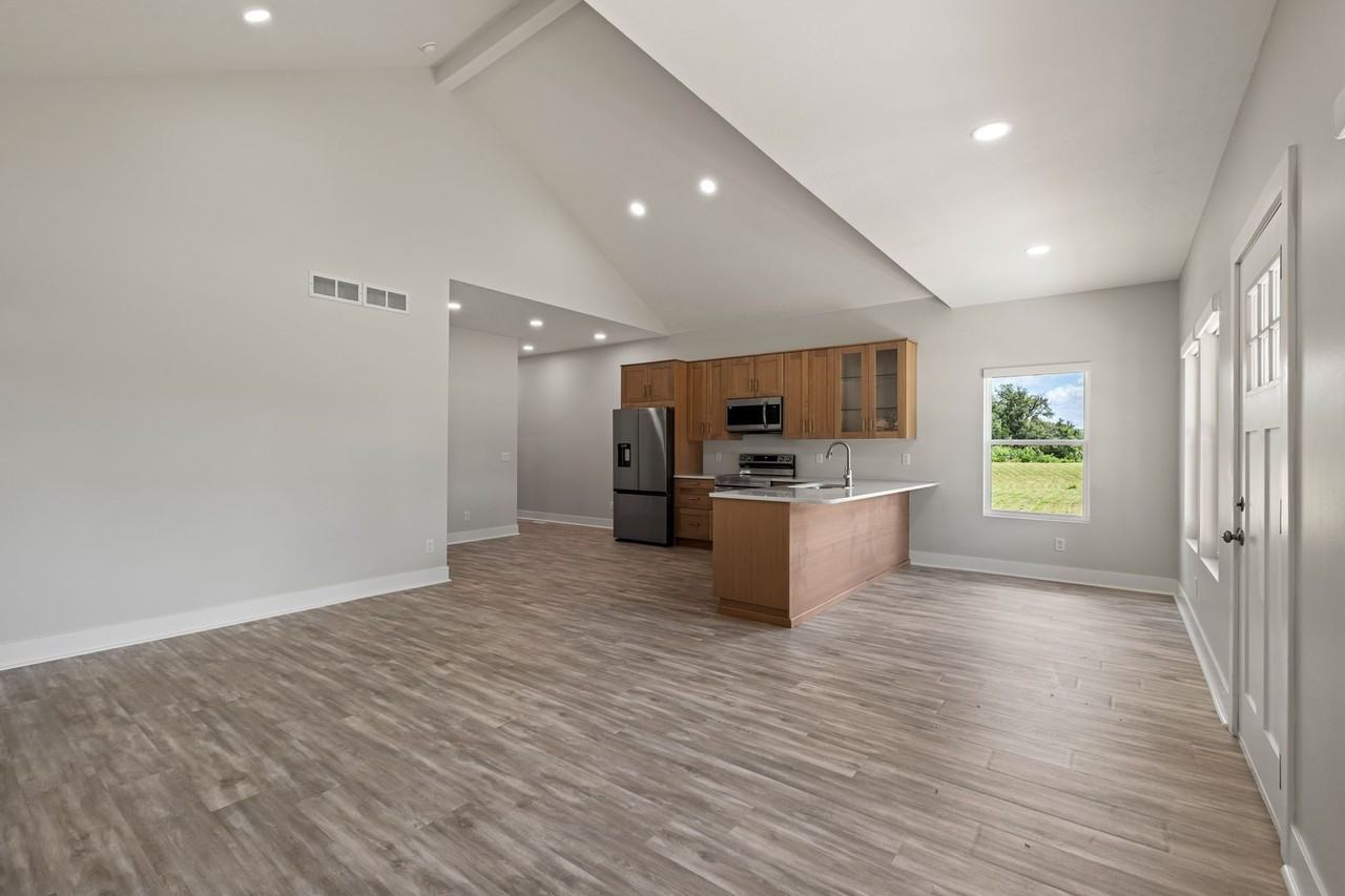 1202 Silver St - Photo 2 of 25