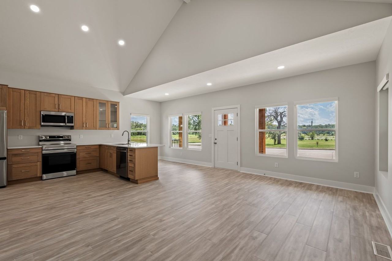 1202 Silver St - Photo 3 of 25