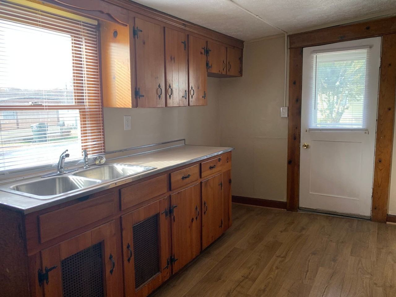 4598 S Amherst Hwy - Photo 5 of 25