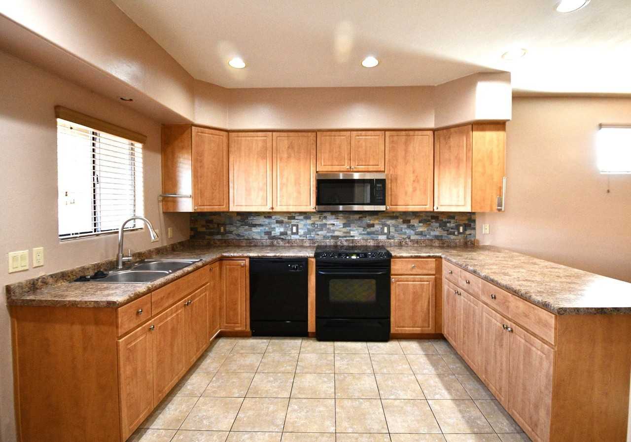 1455 W. Kilburn St. - Photo 3 of 8