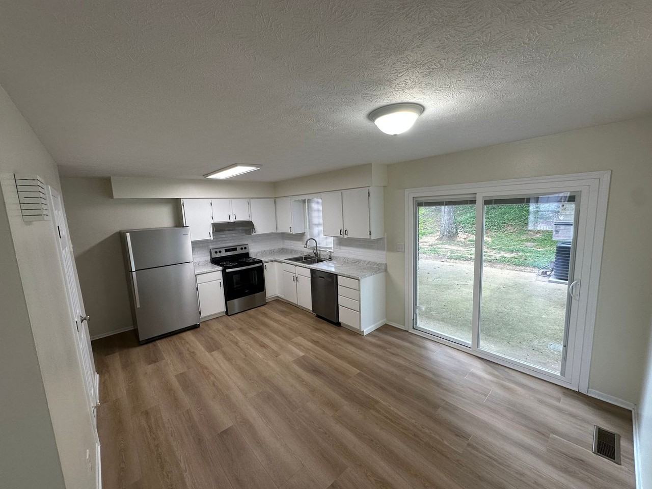 37 Campbell Dr - Photo 3 of 14