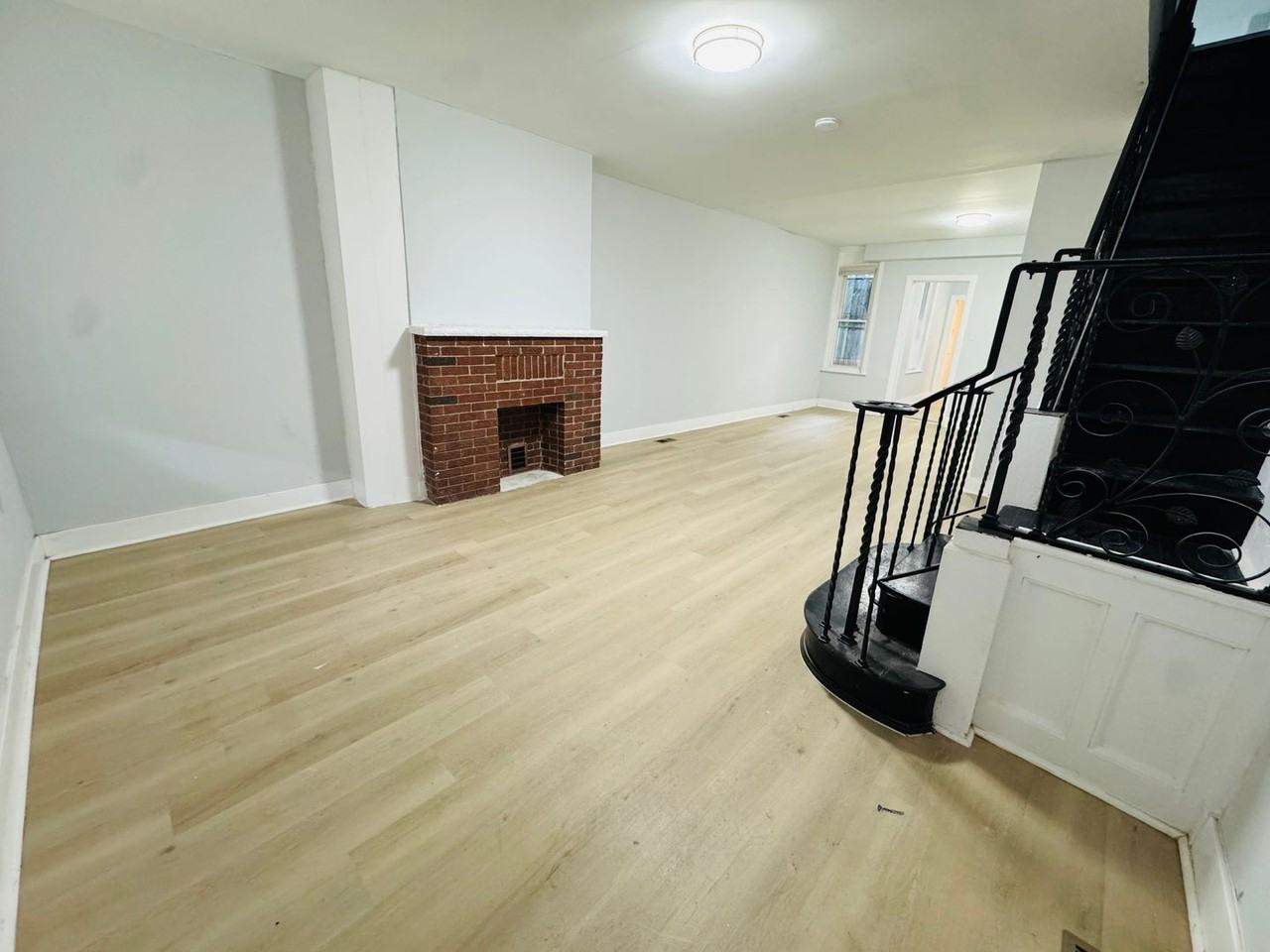 2527 N 32nd St - Photo 2 of 18