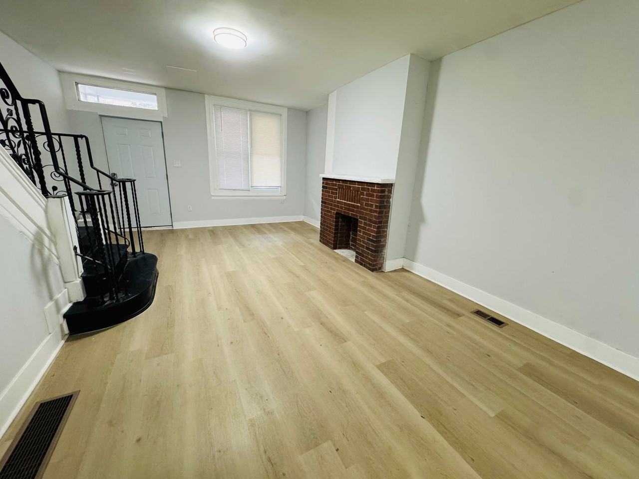 2527 N 32nd St - Photo 3 of 18
