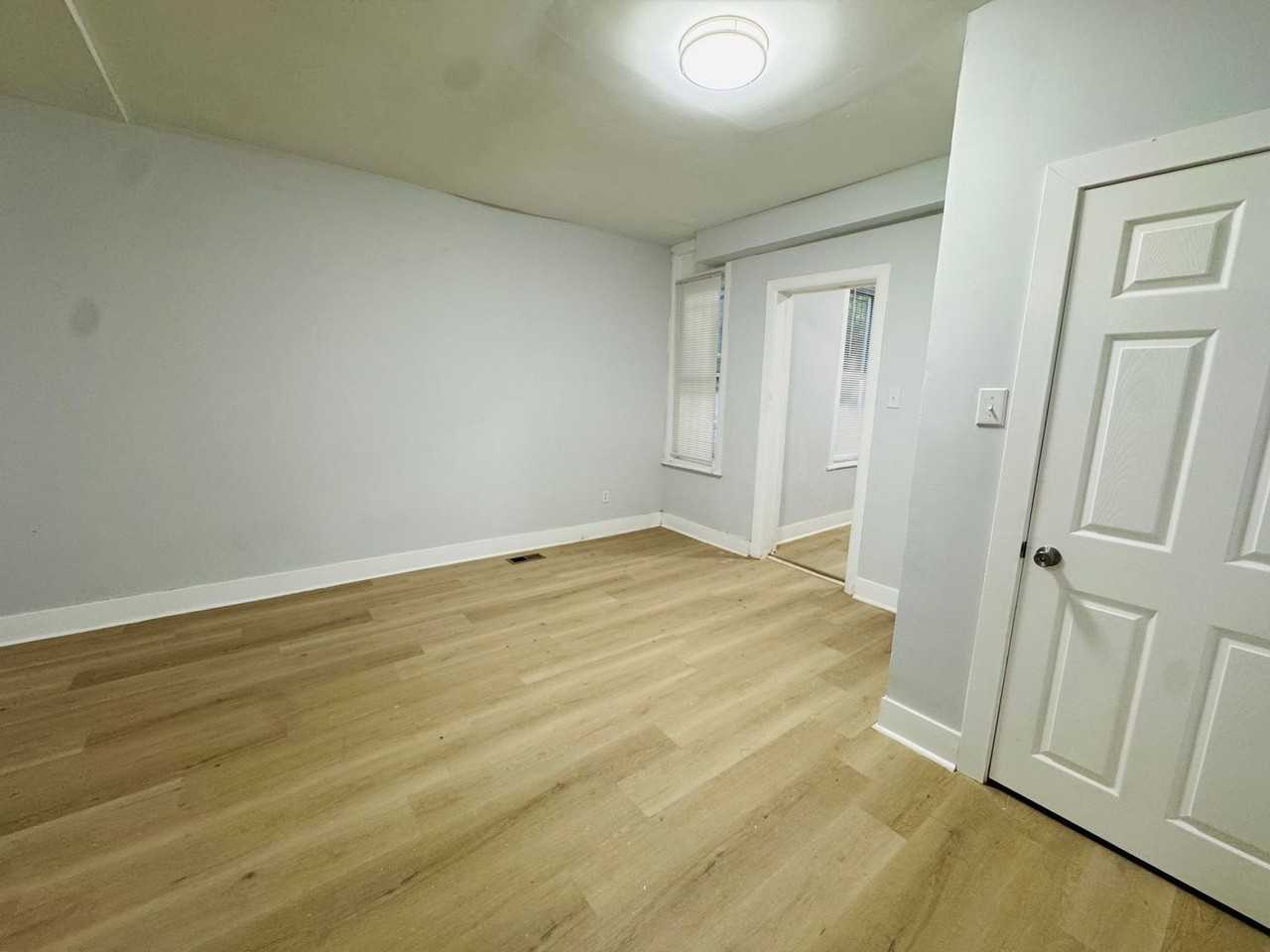 2527 N 32nd St - Photo 4 of 18