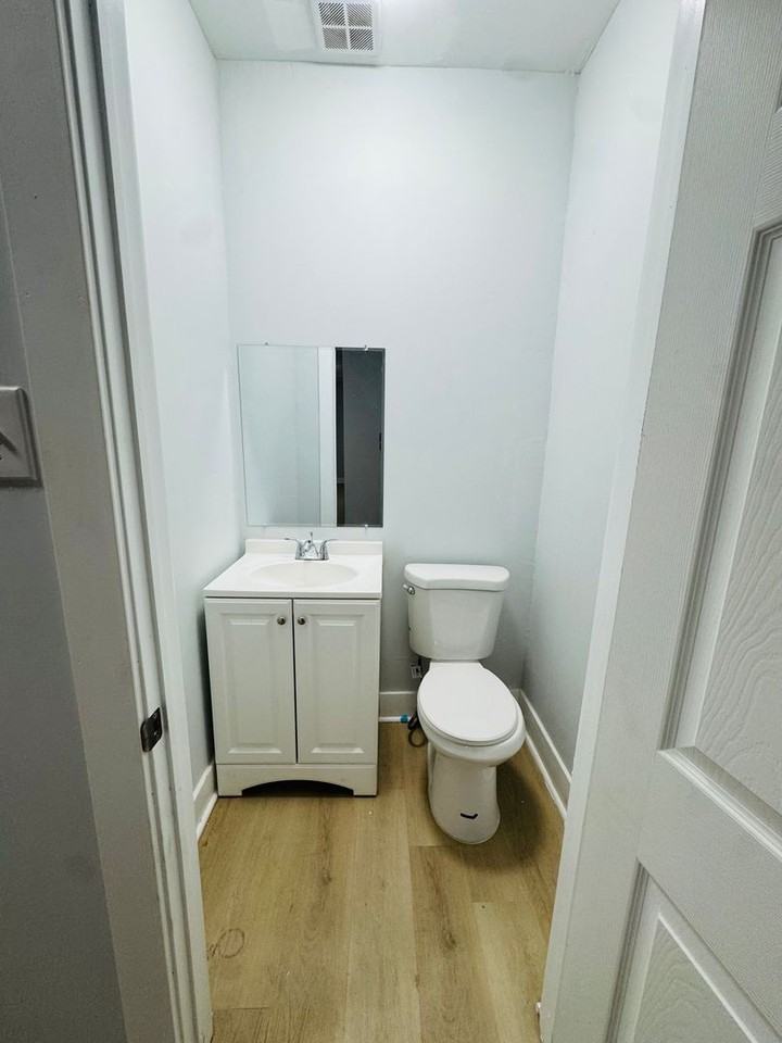 2527 N 32nd St - Photo 5 of 18