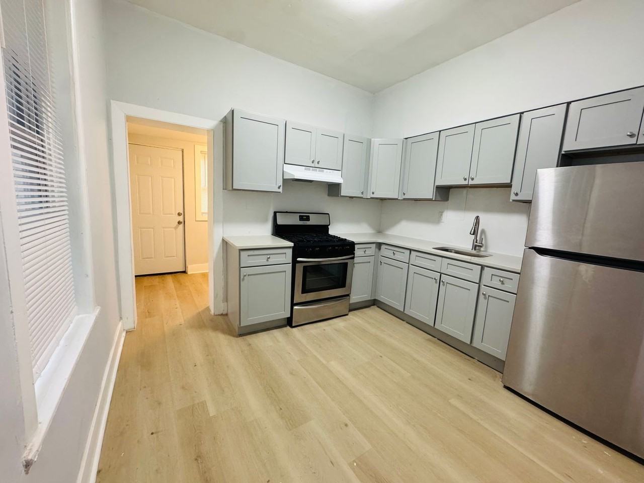 2527 N 32nd St - Photo 6 of 18