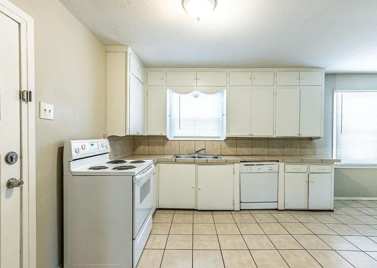 2122 28th St - Photo 5 of 16