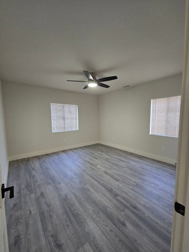 3140 S St - Photo 7 of 28