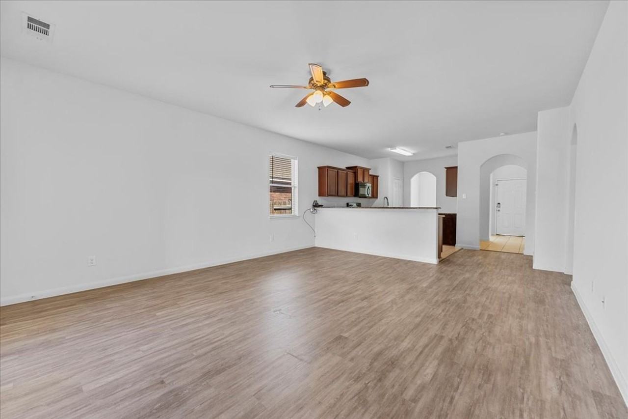 113 Oriole Dr - Photo 3 of 40