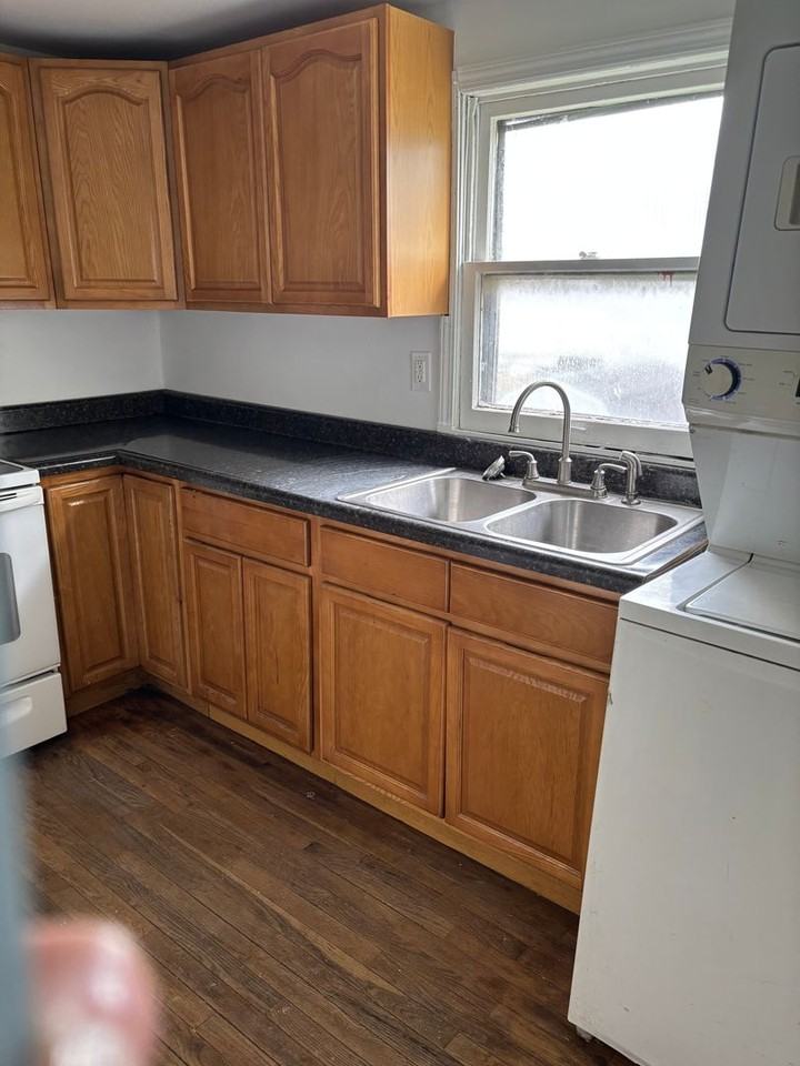 121 W South C St - Photo 2 of 6