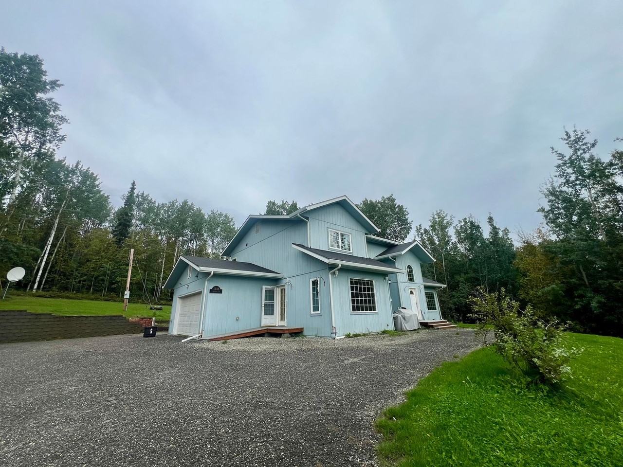 1346 Overhill Dr - Photo 2 of 40