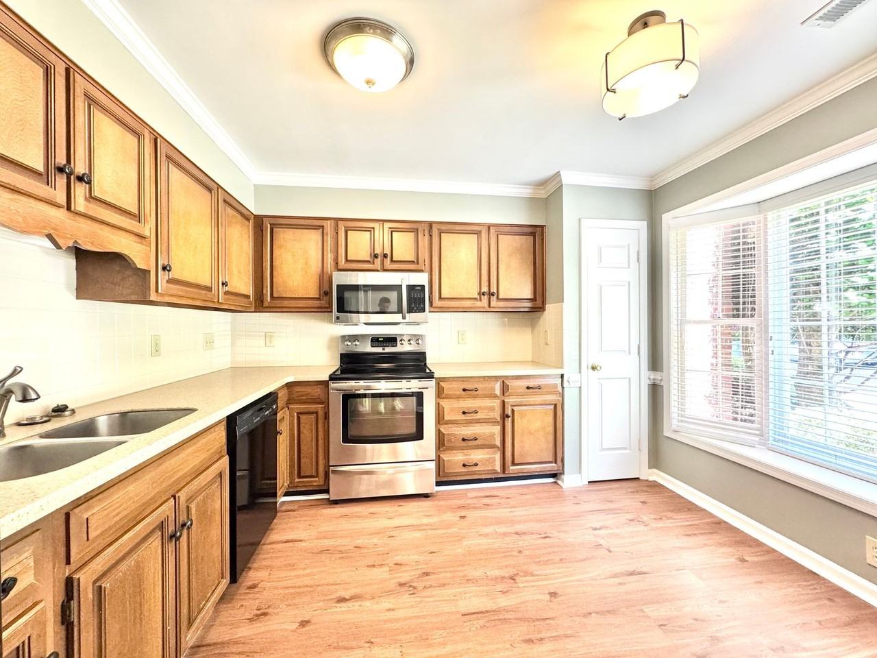 1119 Summer Pl - Photo 2 of 20