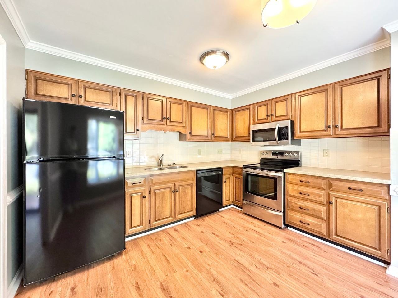 1119 Summer Pl - Photo 3 of 20