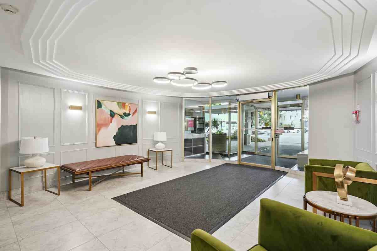 Chaplin Crescent Apartments - Photo 4 of 10