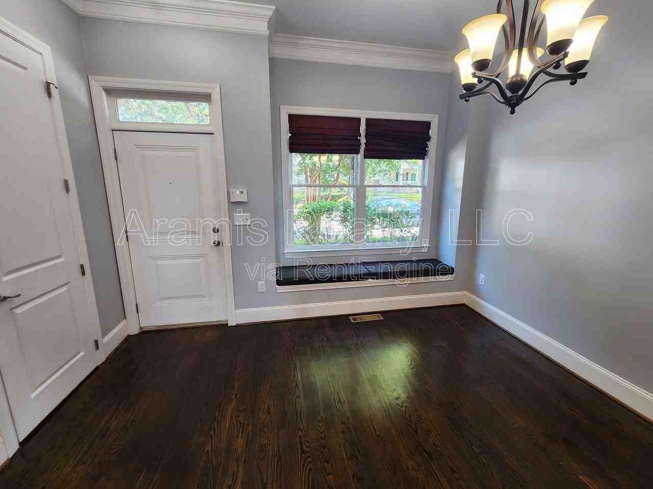 200 Marion Place Northeast #1 - Photo 2 of 26