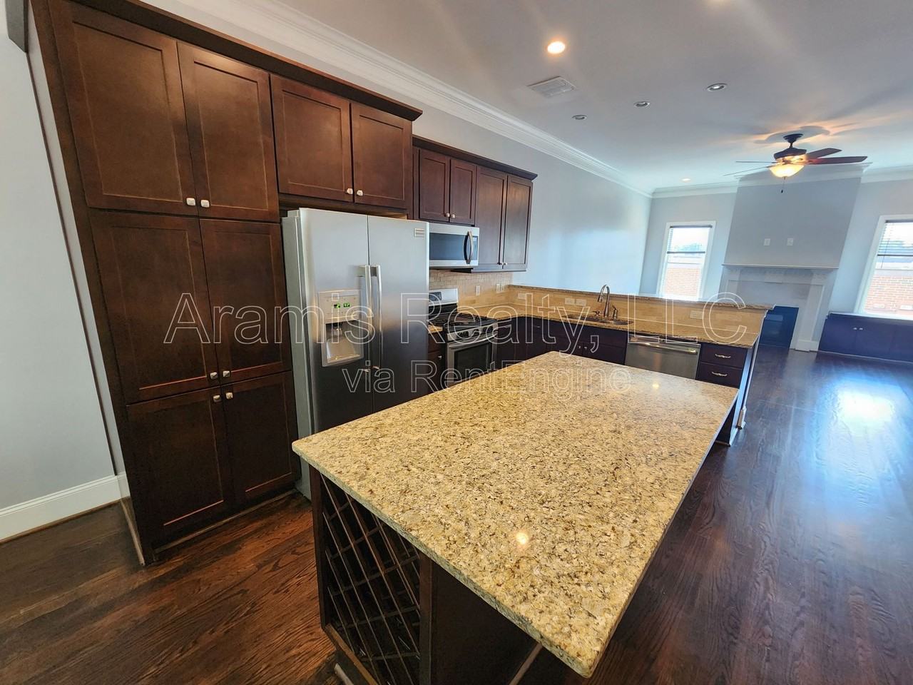 200 Marion Place Northeast #1 - Photo 5 of 26