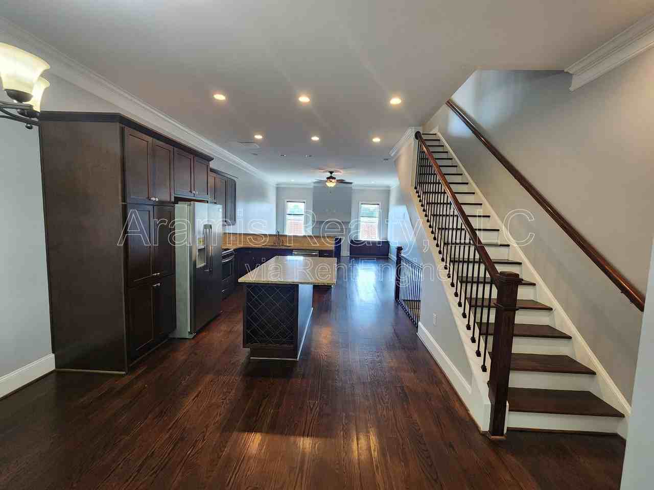 200 Marion Place Northeast #1 - Photo 6 of 26