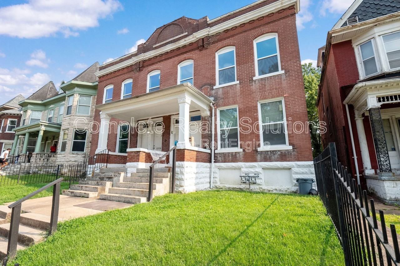 5132 Kensington Ave #2 - Photo 2 of 24