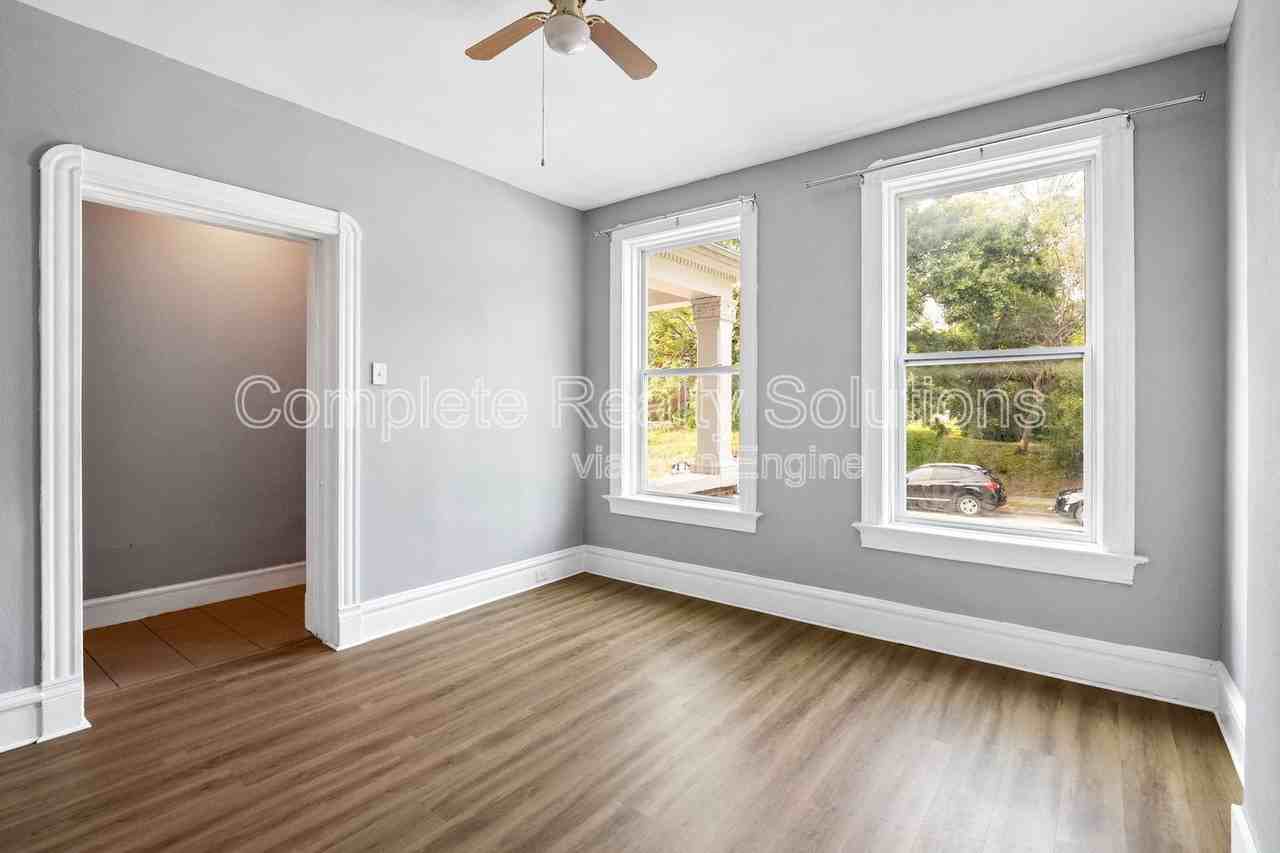 5132 Kensington Ave #2 - Photo 5 of 24