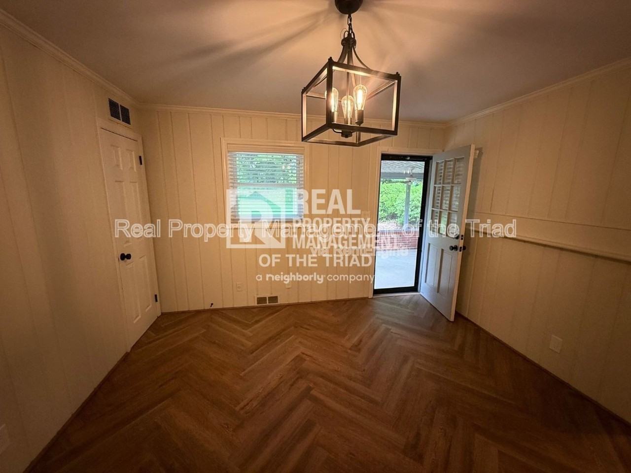 1507 Berwick Road Southwest - Photo 4 of 22