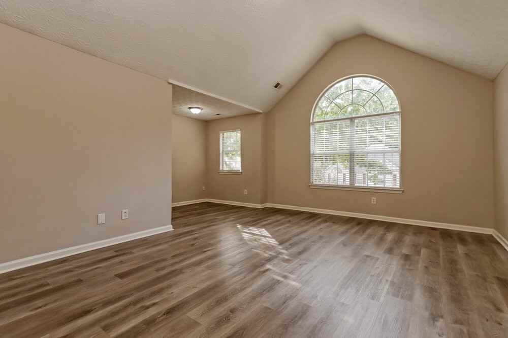 1110 Ivey Ln - Photo 5 of 17
