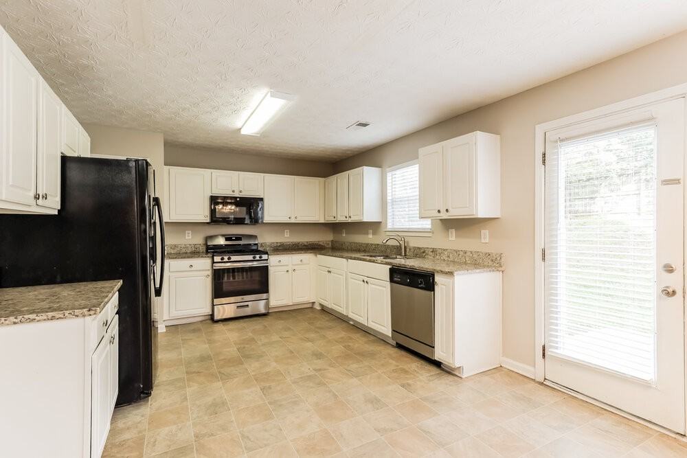 1110 Ivey Ln - Photo 7 of 17