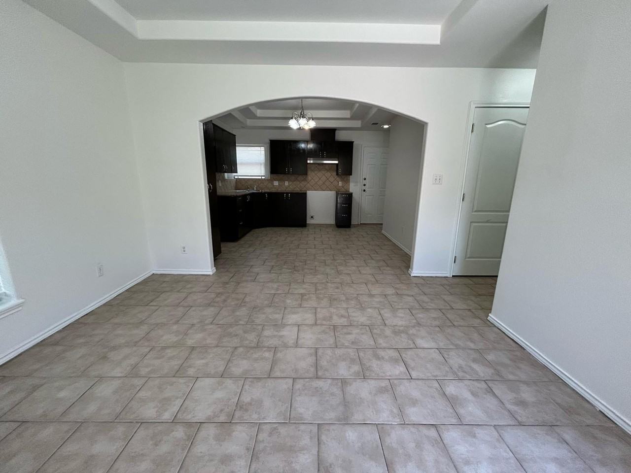 2407 Moonlight Ln #3 - Photo 5 of 9