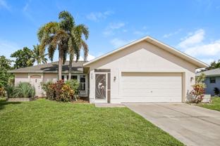 625 Se 9th Ave - Photo 1 of 1