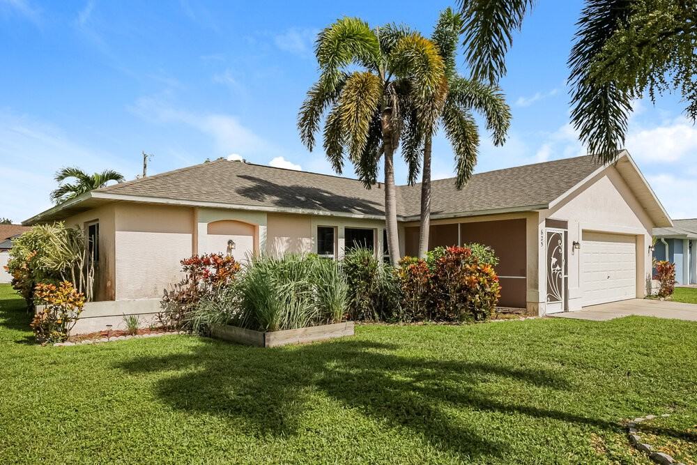 625 Se 9th Ave - Photo 3 of 16