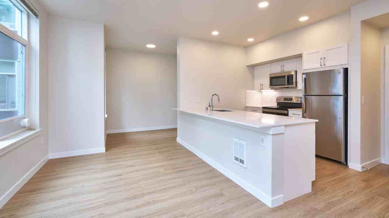 Veloce - Photo 7 of 50