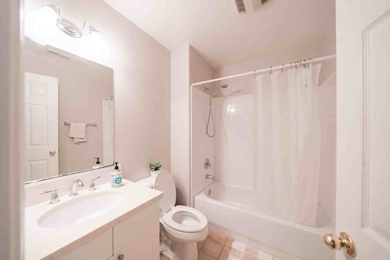 6655 Hollycrest Ct - Photo 3 of 40