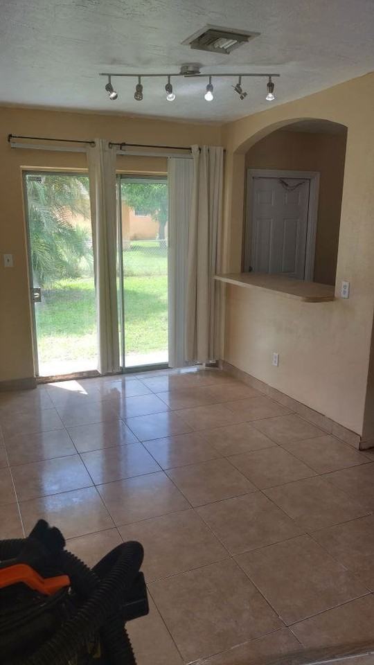 1612 Nw 3rd Ln - Photo 3 of 4