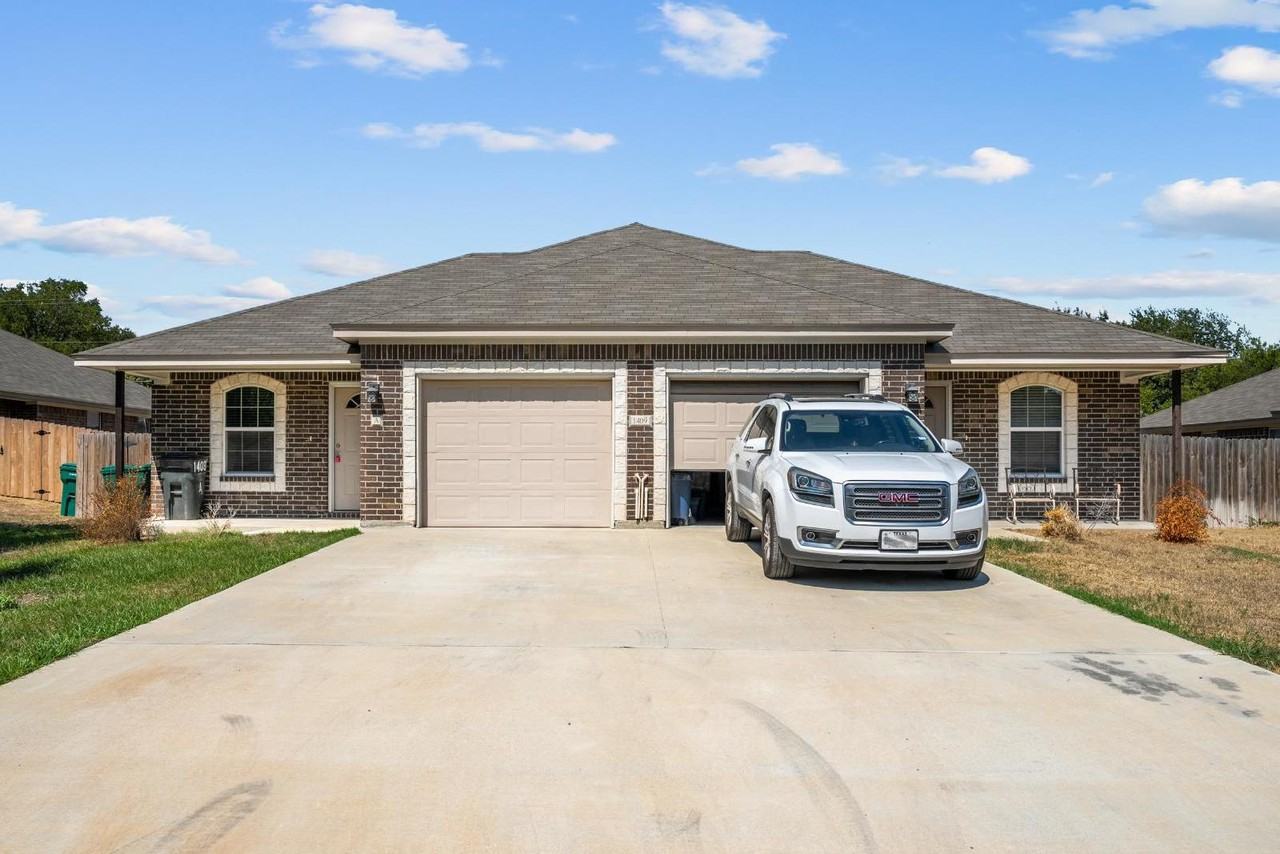 1409 Natchez Trl Apt A - Photo 2 of 16