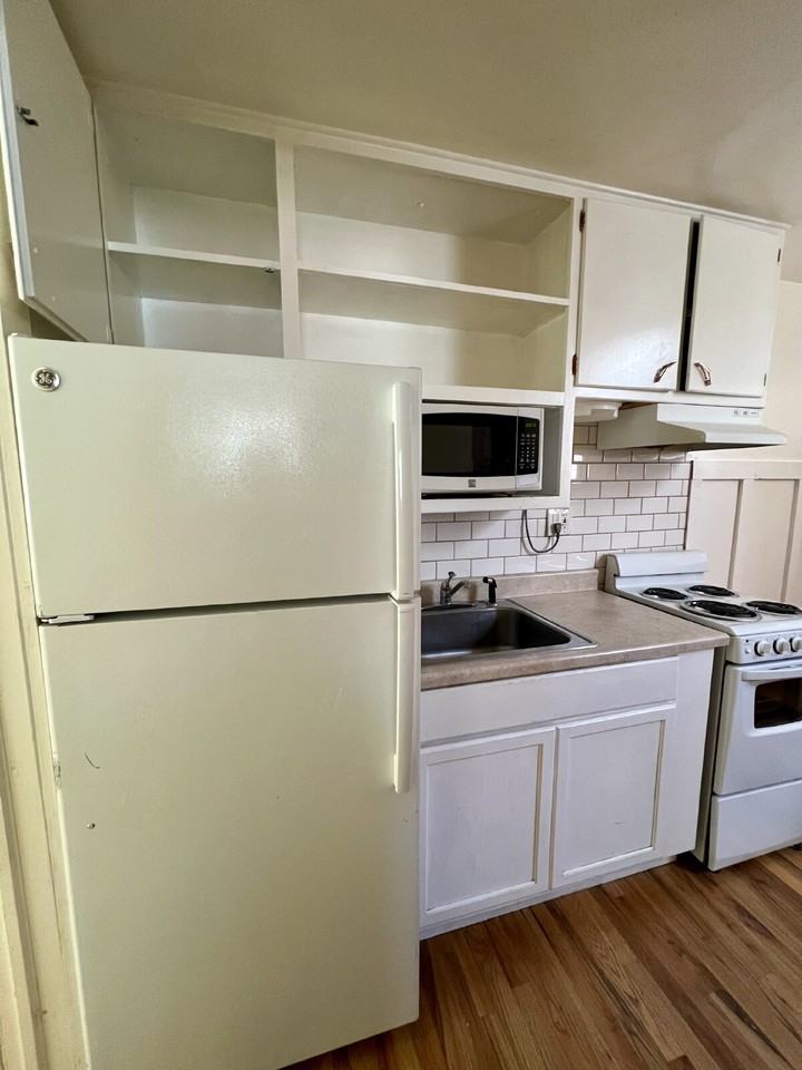 2009 E 15th St Apt 5b - Photo 2 of 6