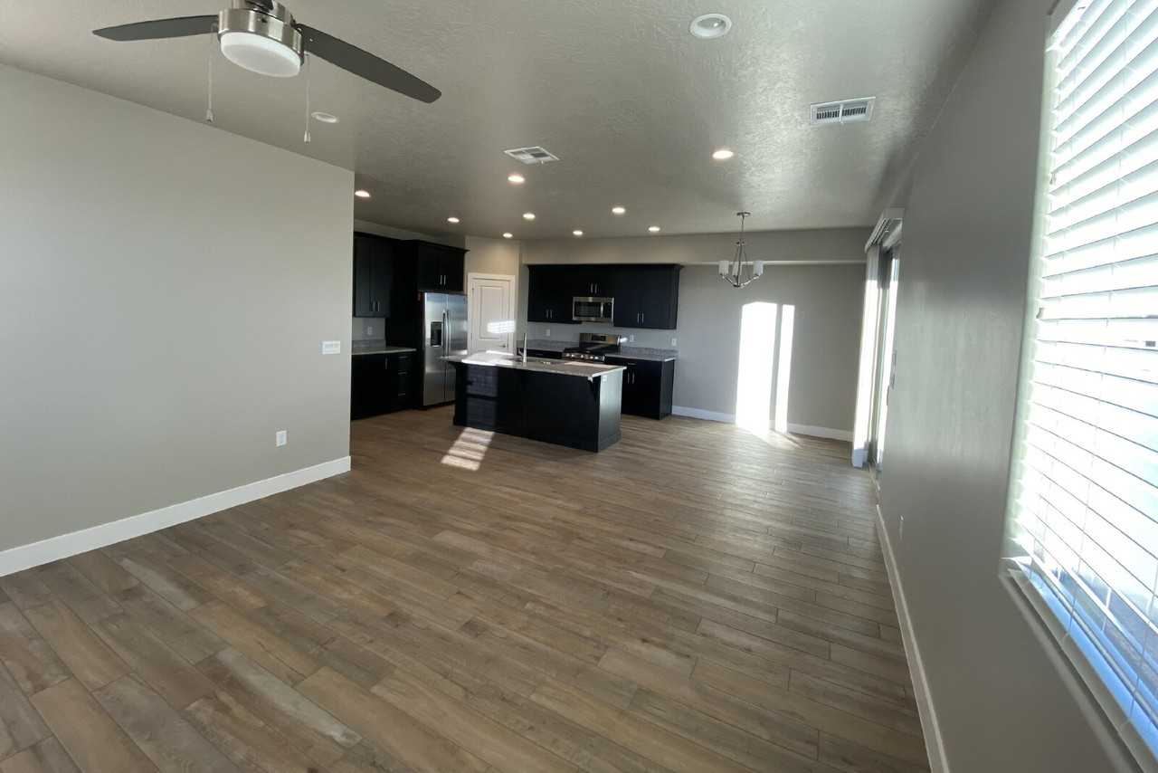 463 N 480 W - Photo 2 of 20