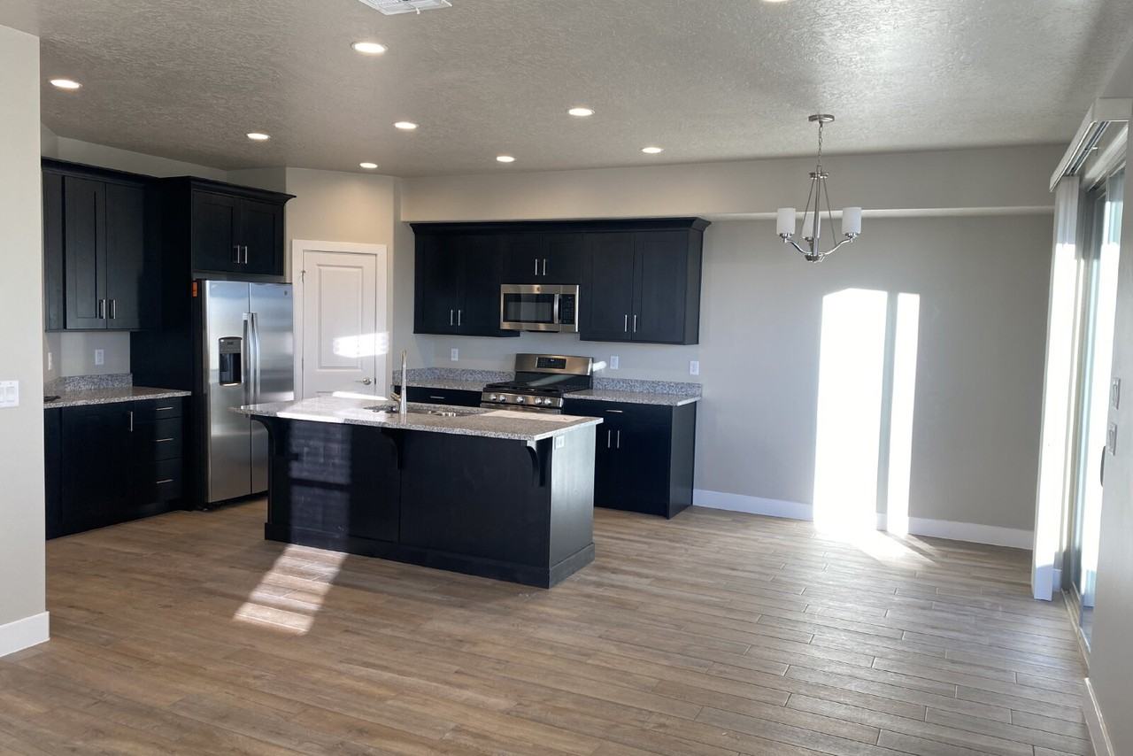 463 N 480 W - Photo 3 of 20