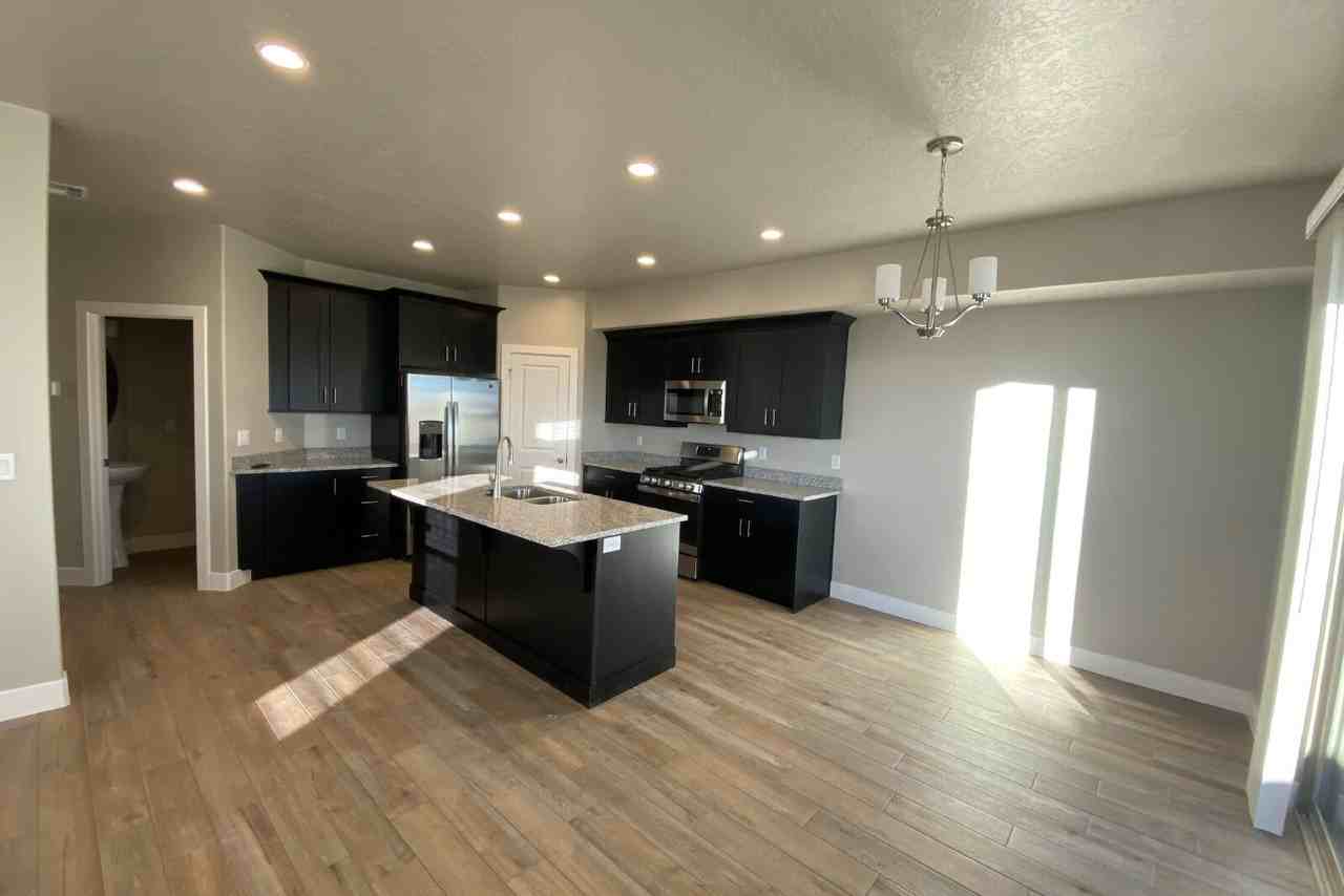 463 N 480 W - Photo 4 of 20
