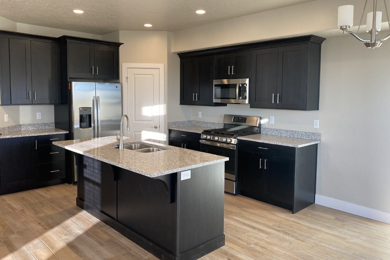 463 N 480 W - Photo 5 of 20