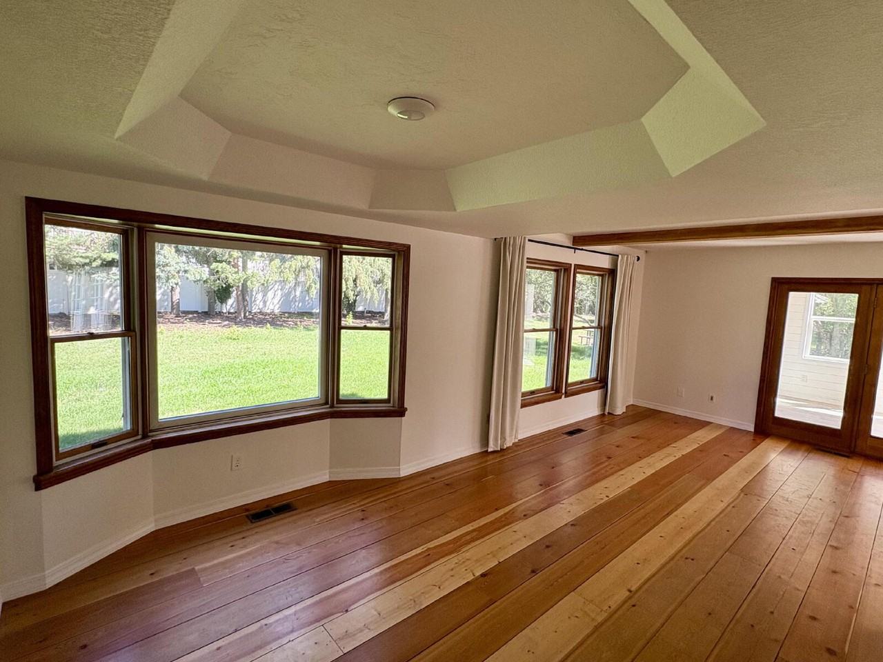 233 N Riding Rd - Photo 6 of 32