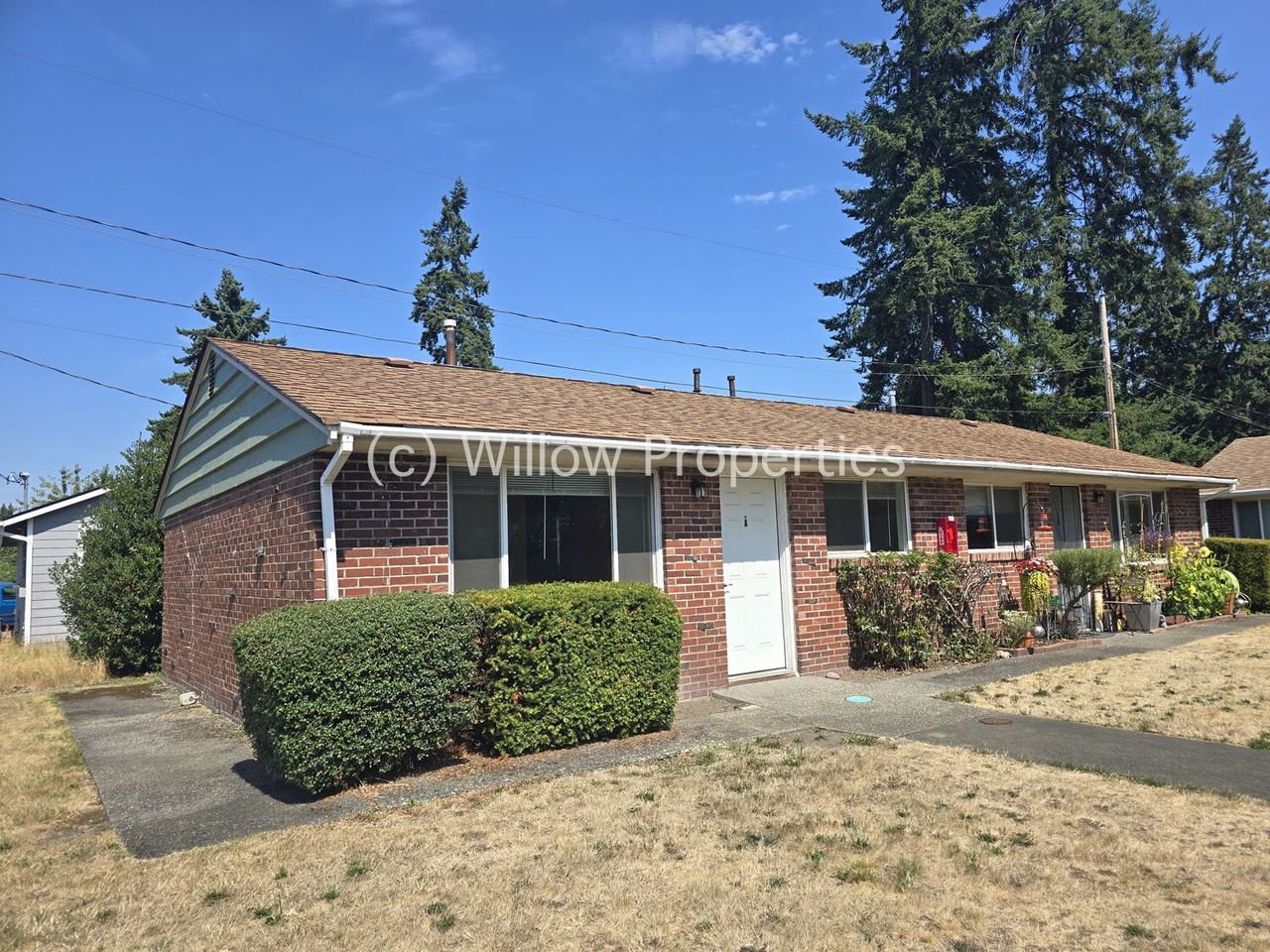 9205 Hipkins Rd SW E - Photo 3 of 8