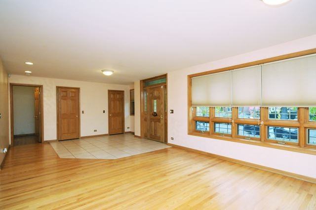 8827 Ewing Ave - Photo 3 of 19